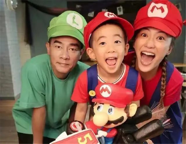 陈小春儿子Jasper的全英文演讲被疯狂转发:才知道原来星二代的培养路线是这样的…