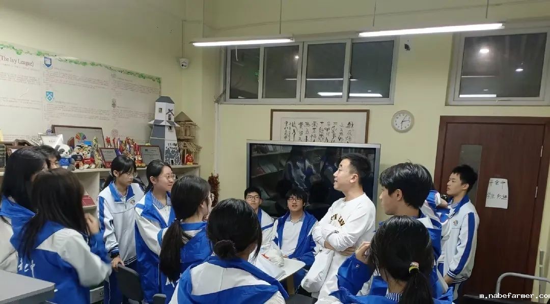 国际部学生“突袭”社区,用声音将爱心传递!