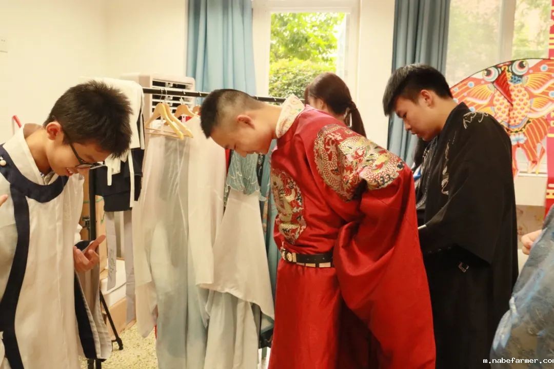 中外人文交流 | 师生共同演绎中国璀璨文化,见证中国力量!
