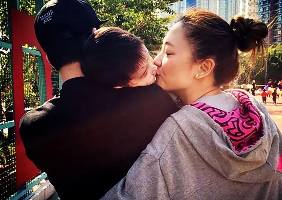 陈小春儿子Jasper的全英文演讲被疯狂转发:才知道原来星二代的培养路线是这样的…