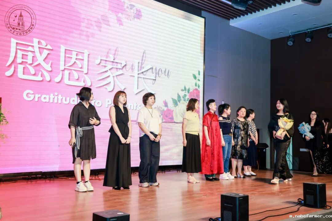 高2025届毕业典礼 | 扬帆起航,执炬前行,少年们去冲击更广阔的世界吧!