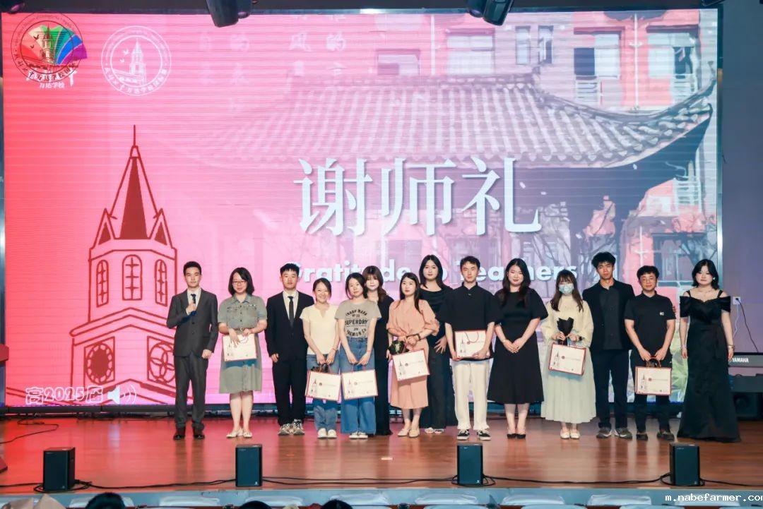 高2025届毕业典礼 | 扬帆起航,执炬前行,少年们去冲击更广阔的世界吧!