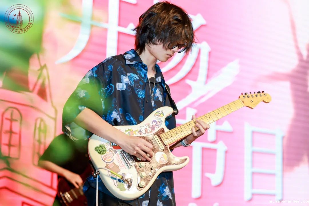 高2025届毕业典礼 | 扬帆起航,执炬前行,少年们去冲击更广阔的世界吧!