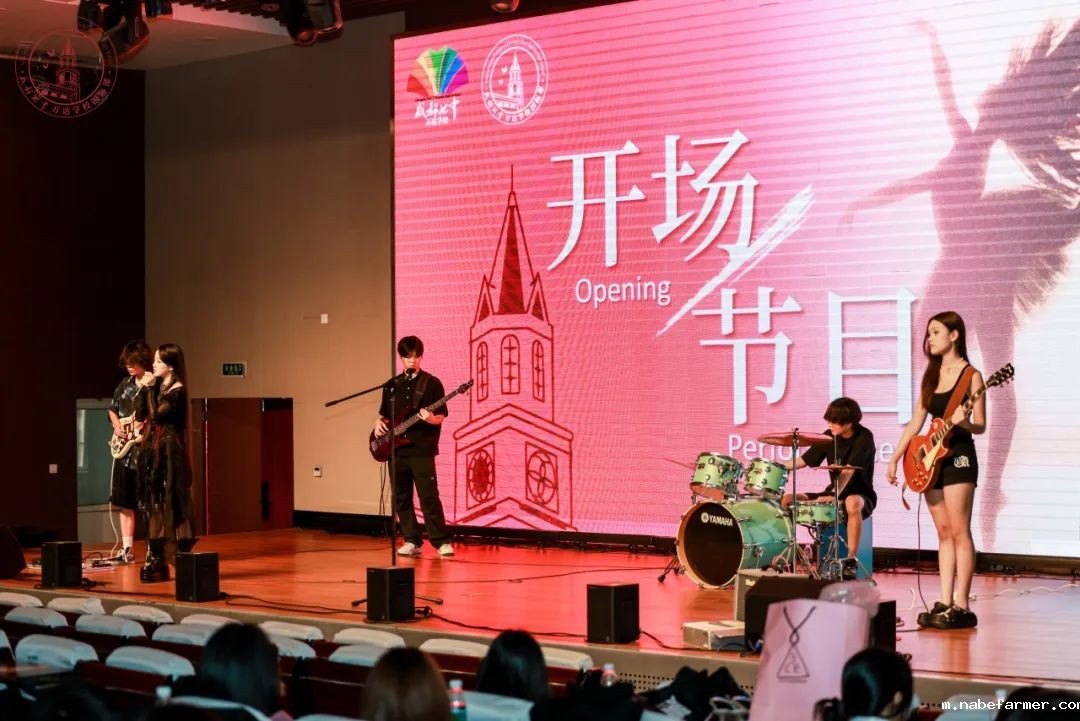 高2025届毕业典礼 | 扬帆起航,执炬前行,少年们去冲击更广阔的世界吧!