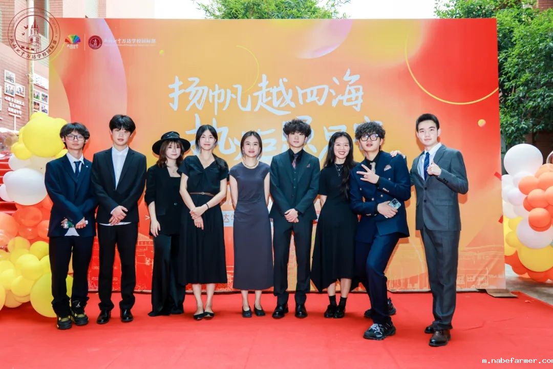 高2025届毕业典礼 | 扬帆起航,执炬前行,少年们去冲击更广阔的世界吧!