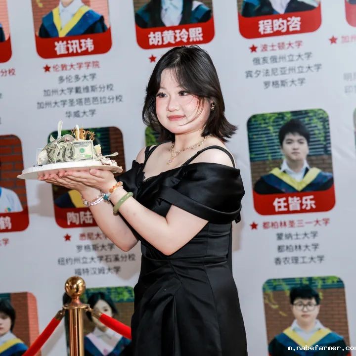 高2025届毕业典礼 | 扬帆起航,执炬前行,少年们去冲击更广阔的世界吧!