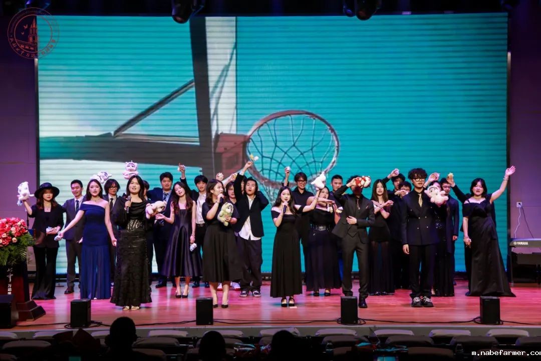 高2025届毕业典礼 | 扬帆起航,执炬前行,少年们去冲击更广阔的世界吧!