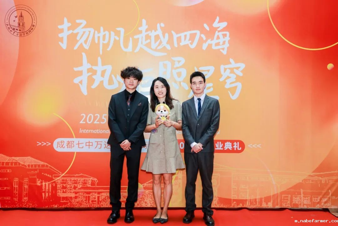 高2025届毕业典礼 | 扬帆起航,执炬前行,少年们去冲击更广阔的世界吧!