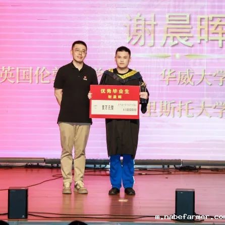 高2025届毕业典礼 | 扬帆起航,执炬前行,少年们去冲击更广阔的世界吧!