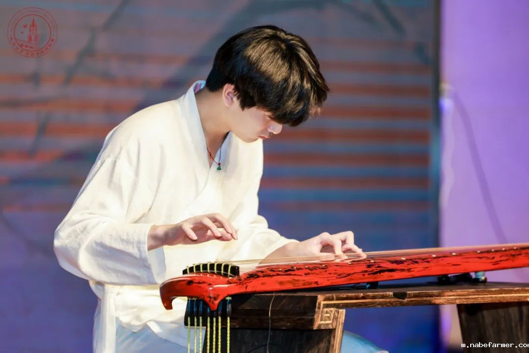 高2025届毕业典礼 | 扬帆起航,执炬前行,少年们去冲击更广阔的世界吧!