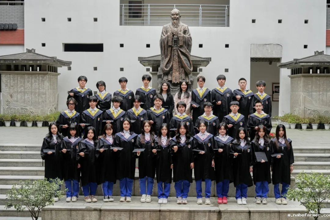 高2025届毕业典礼 | 扬帆起航,执炬前行,少年们去冲击更广阔的世界吧!