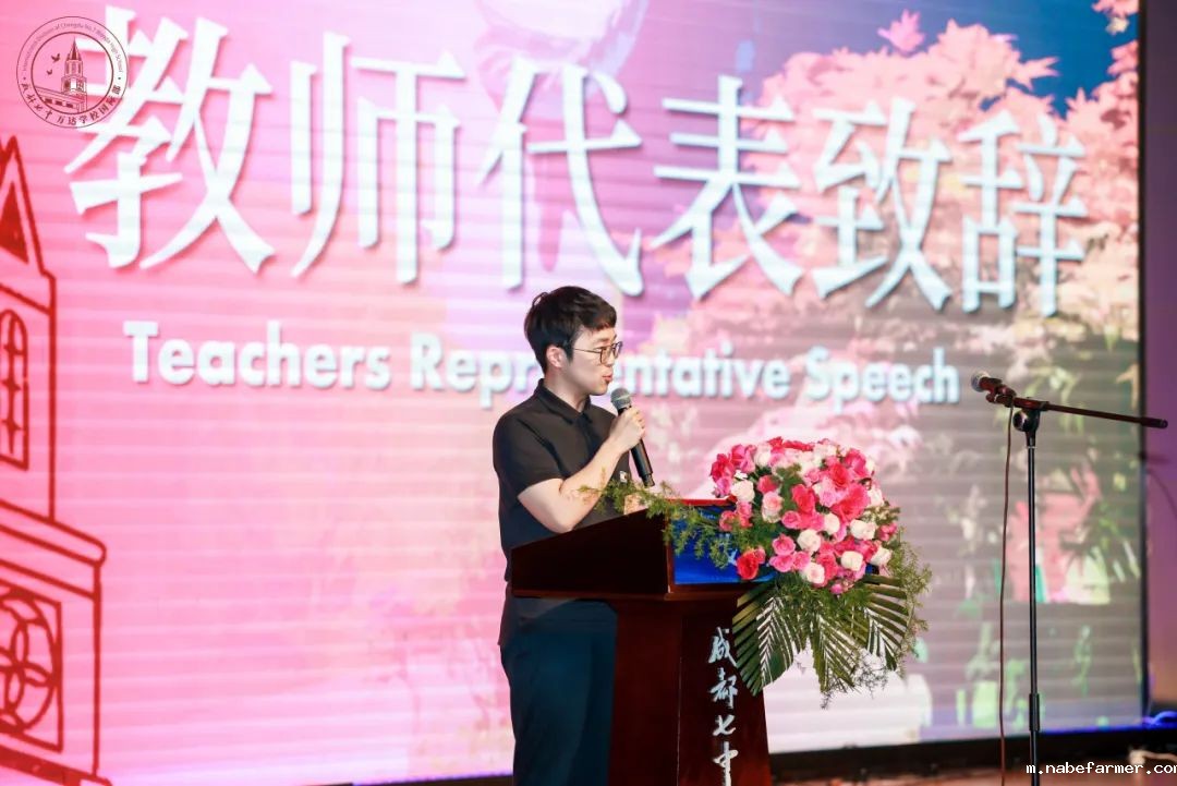 高2025届毕业典礼 | 扬帆起航,执炬前行,少年们去冲击更广阔的世界吧!