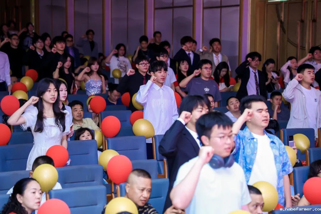 2025届成人礼暨毕业典礼丨星河路远,此去乘风