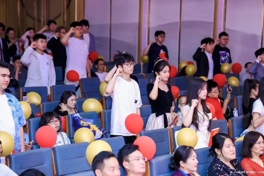 2025届成人礼暨毕业典礼丨星河路远,此去乘风