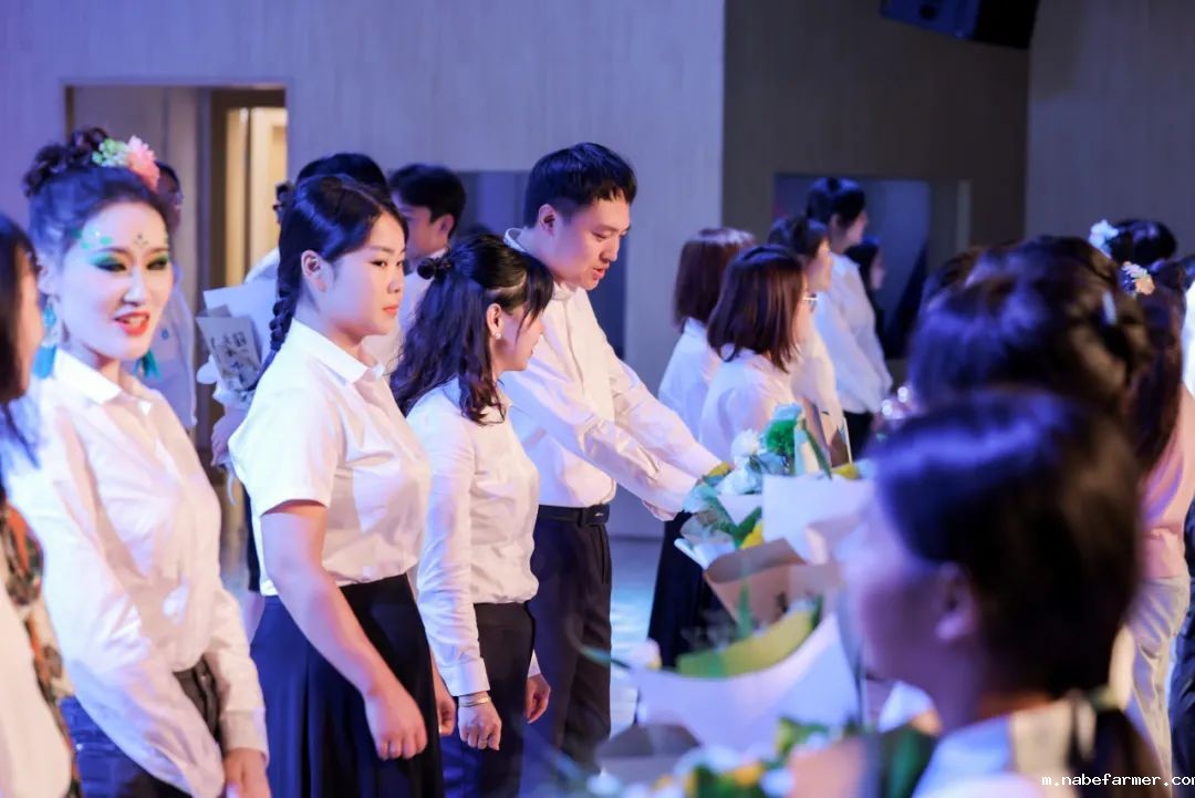 感恩献礼丨穿越时光长廊,礼成少年华章!