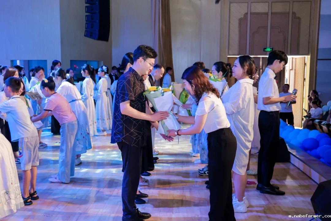 感恩献礼丨穿越时光长廊,礼成少年华章!