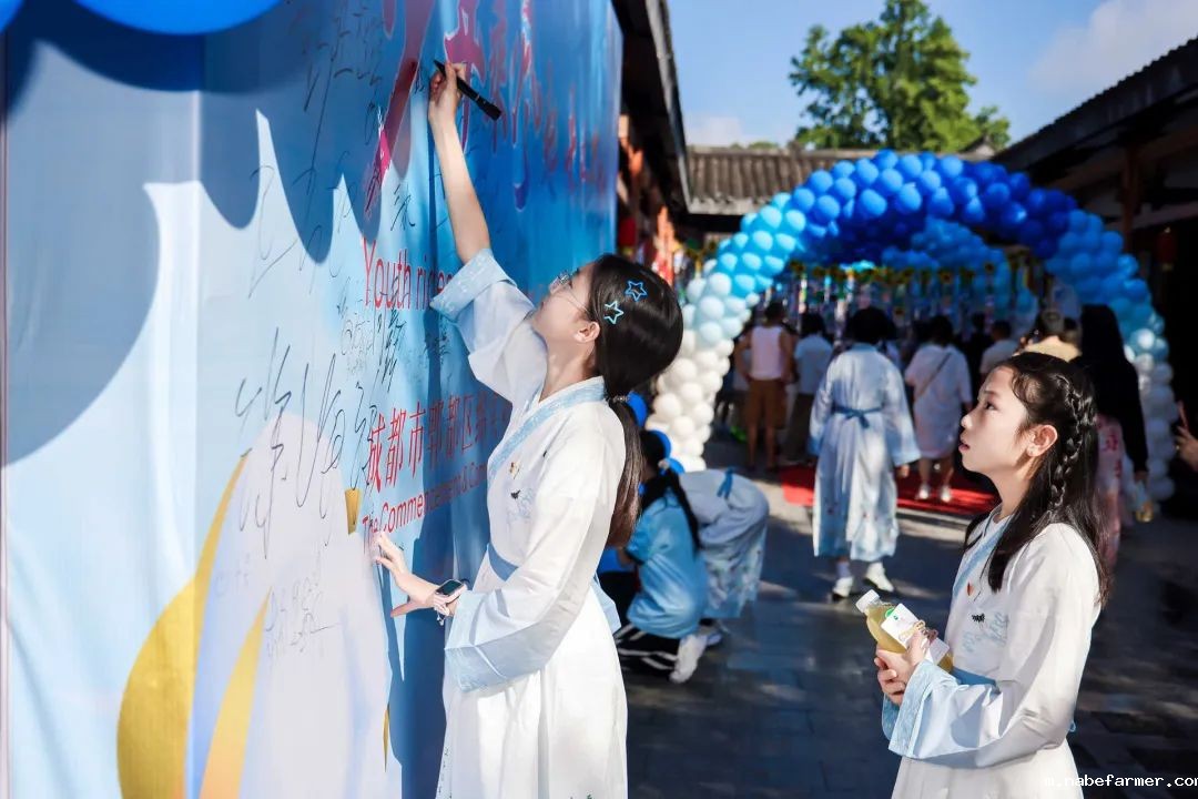 感恩献礼丨穿越时光长廊,礼成少年华章!