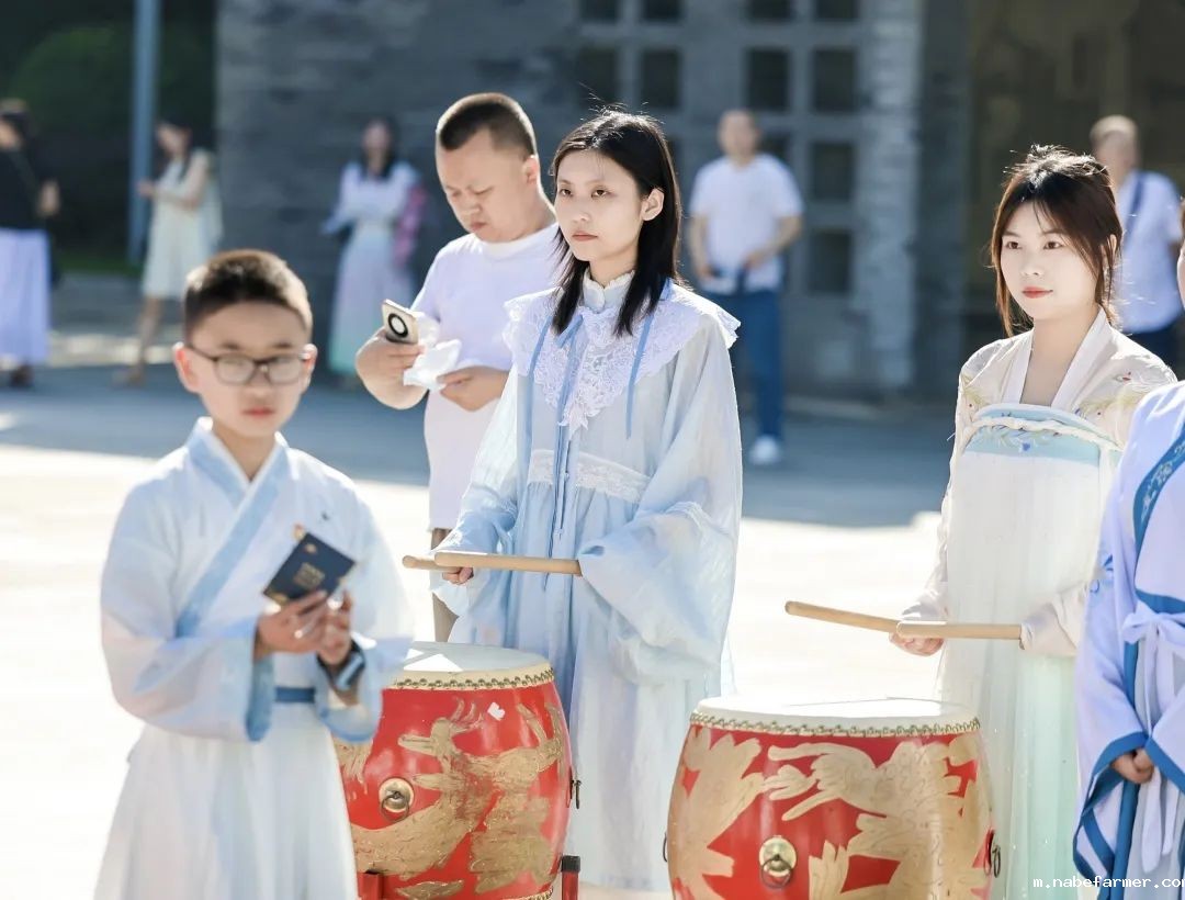 感恩献礼丨穿越时光长廊,礼成少年华章!