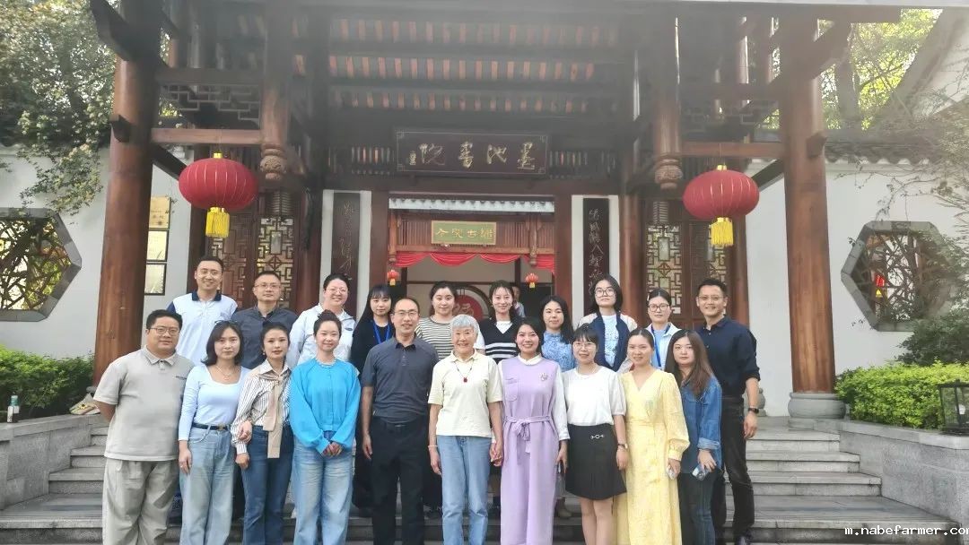 以爱为名，唤醒教育的种子