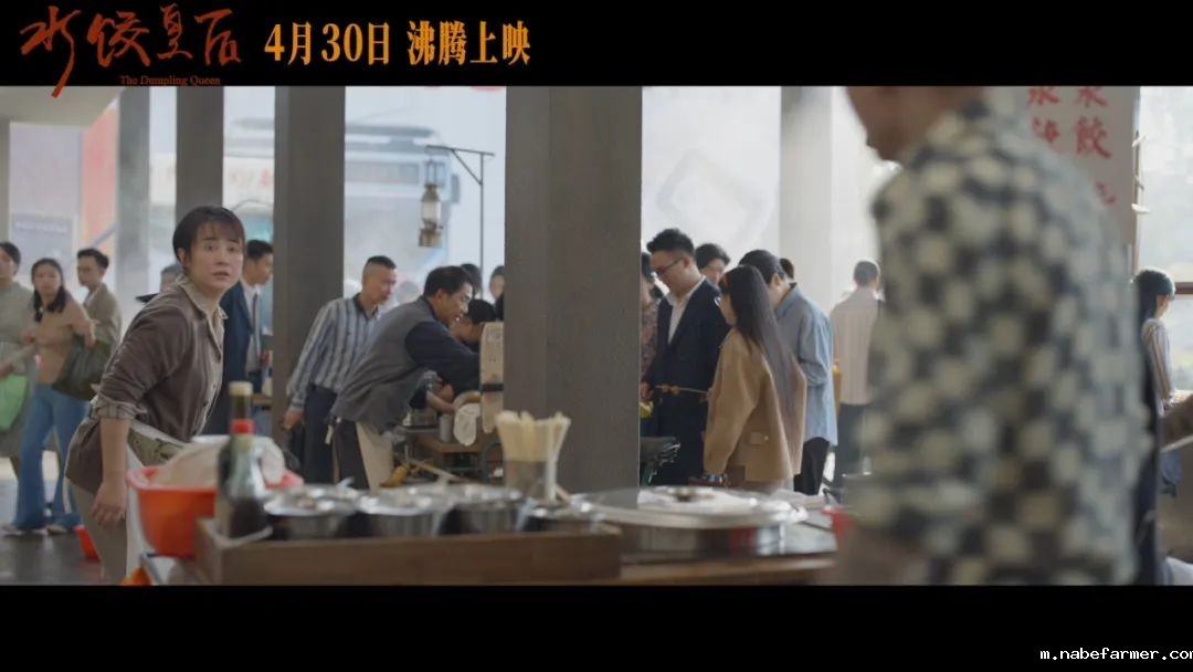 被丈夫抛弃后，她从街头摆摊到年入60亿