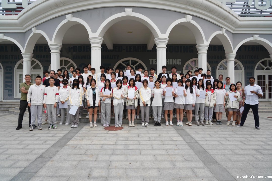 聚焦“数字素养”，赋能学子化身数字时代创造者与守护者