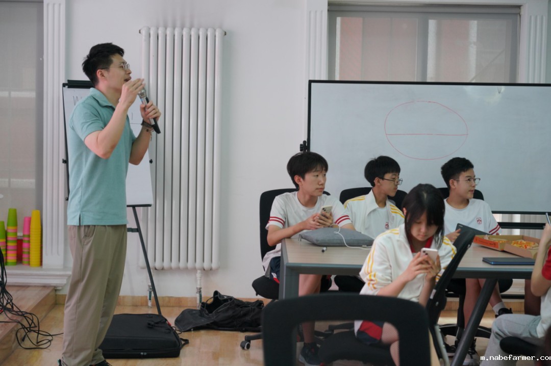 聚焦“数字素养”，赋能学子化身数字时代创造者与守护者